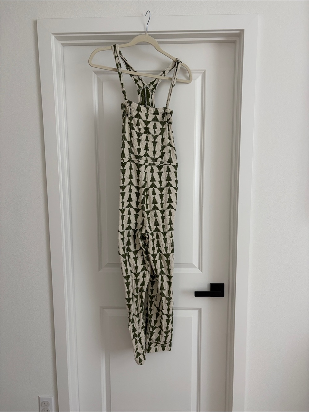 En Creme Olive & Cream Triangle-Print Jumpsuit